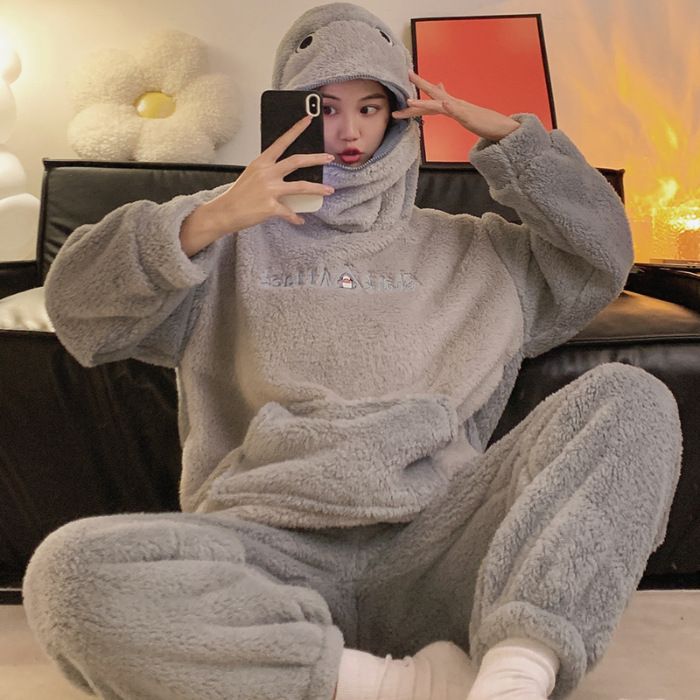 Nowe zimowe piżamy dla par z kapturem i motywem rekina z kreskówkową grafiką, z grubym jesiennym długim rękawem, flanelowe ubrania domowe dla mężczyzn i kobiet_voghion.com