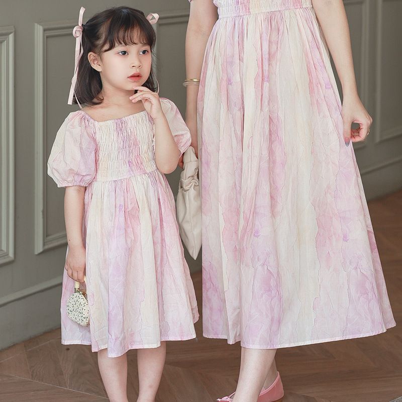 Mutter & Kinder Eltern-Kind-Outfit kurzärmliges Mutter-Tochter-Kleid 2024 Sommer neu aus reiner Baumwolle stilvoller koreanischer Stil Taillenabnahme Mädchenrock_voghion.com