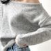 Maglione oversize da donna in mohair con design a spalle scoperte, orlo asimmetrico e vestibilità comoda, perfetto per l'abbigliamento casual e da ufficio._voghion.com