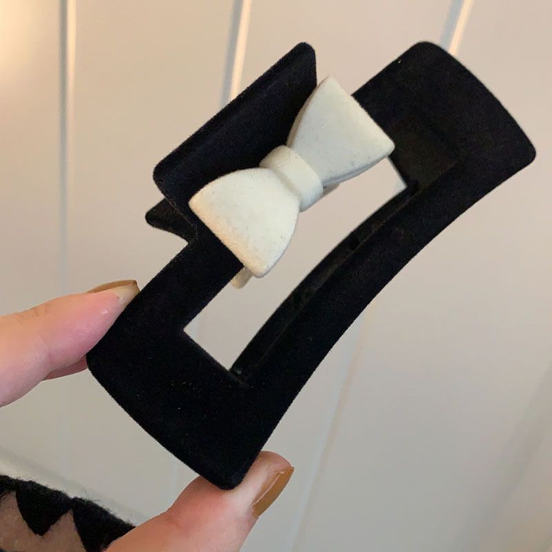 Love + Bow ~ Original Black Velvet Retro French Clip Small Fragrant Hepburn Wind Large Shark Clip Hairpin_voghion.com