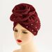 Beliebter heller Seiden-Turbanhut mit großer Blume und Perle, indischer Hut, Abschlussball-Party-Stil, vielseitig verwendbar, Make-up, dekorativer Hut_voghion.com