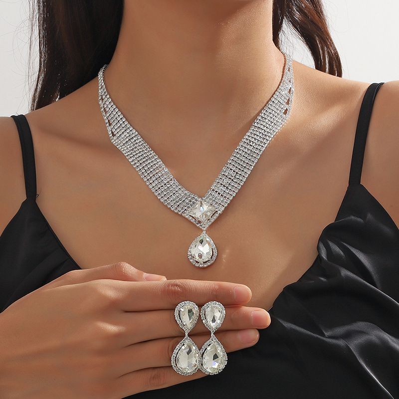 Ensemble de boucles d'oreilles et bracelet en cristal en forme de goutte d'eau, ensemble de trois pièces, chaîne de clavicule entièrement en diamant, collier de robe de soirée_voghion.com