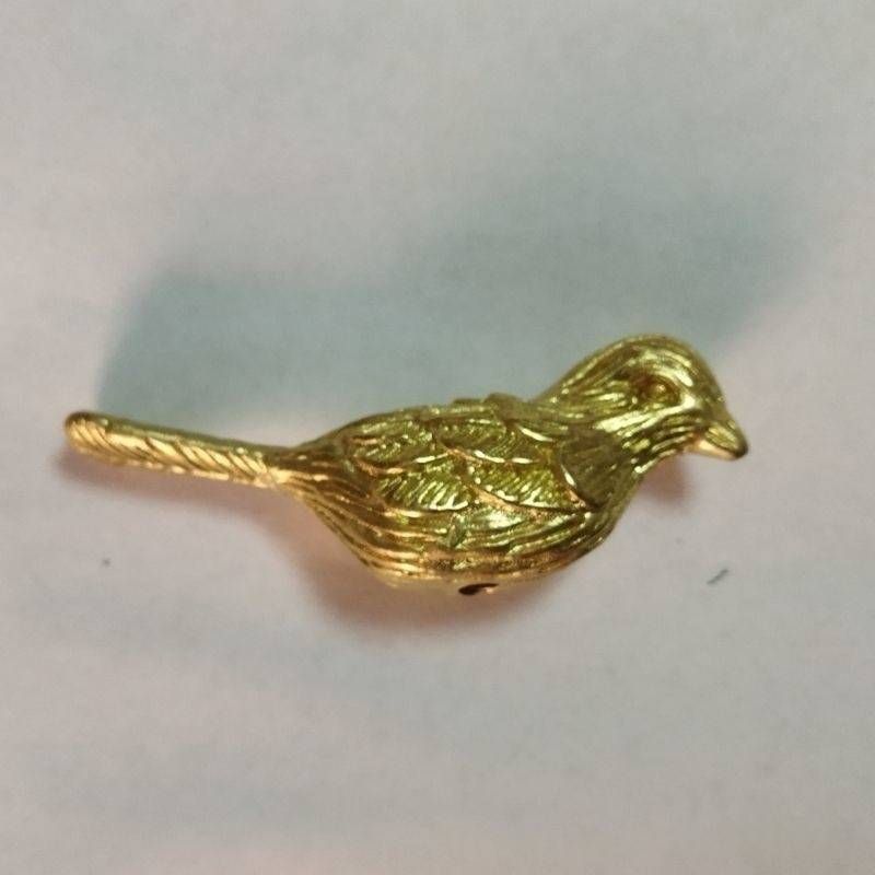 Modern Pirinç Duvar Kancası - Ahşap Tabanlı Zarif Sülün ve Yusufçuk Tasarımı, Ev ve Ofis İçin Matkapsız Yapışkan Montaj (5 kg Kapasite)_voghion.com