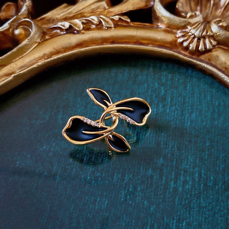 Designer selling delicate Zircon flower brooch light luxury simple high sense of suit pin personality temperament accessories women_voghion.com