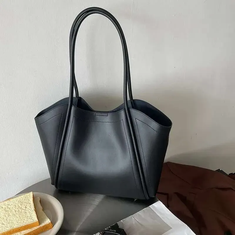 New Style In 2025. Niche Soft Leather Wing Bag Women. It Has Large Capacity, Exudes A High-End Feel, And Is Suitable For_voghion.com