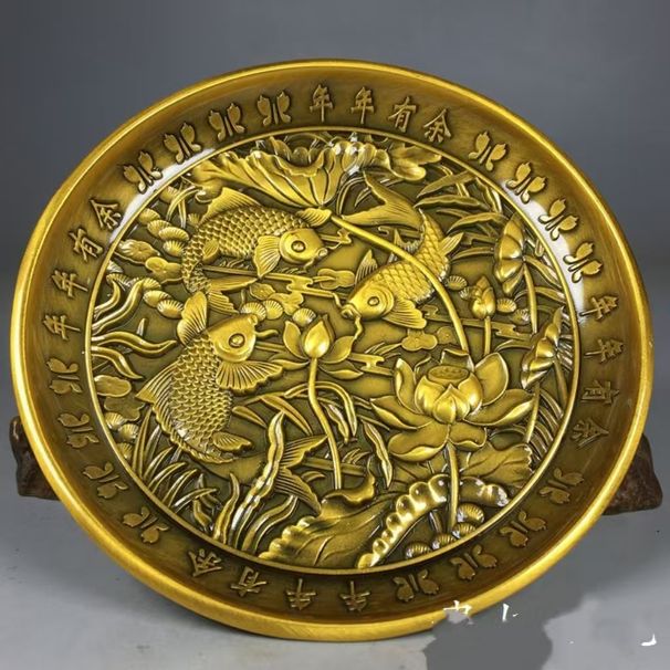 Handgeschnitzter Teller aus reinem Messing mit Lotus- und Fischmotiv, Aufschrift „Jahr des Überflusses und des Wohlstands“, dekorativer Teller für den Hauseingang, Wanddekoration_voghion.com