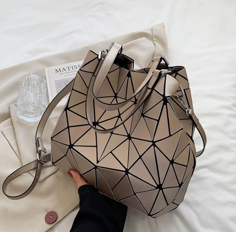 2023 modne szwy geometryczne Lingge torebka trend tekstura duża pojemność torba na jedno ramię kobiety_voghion.com