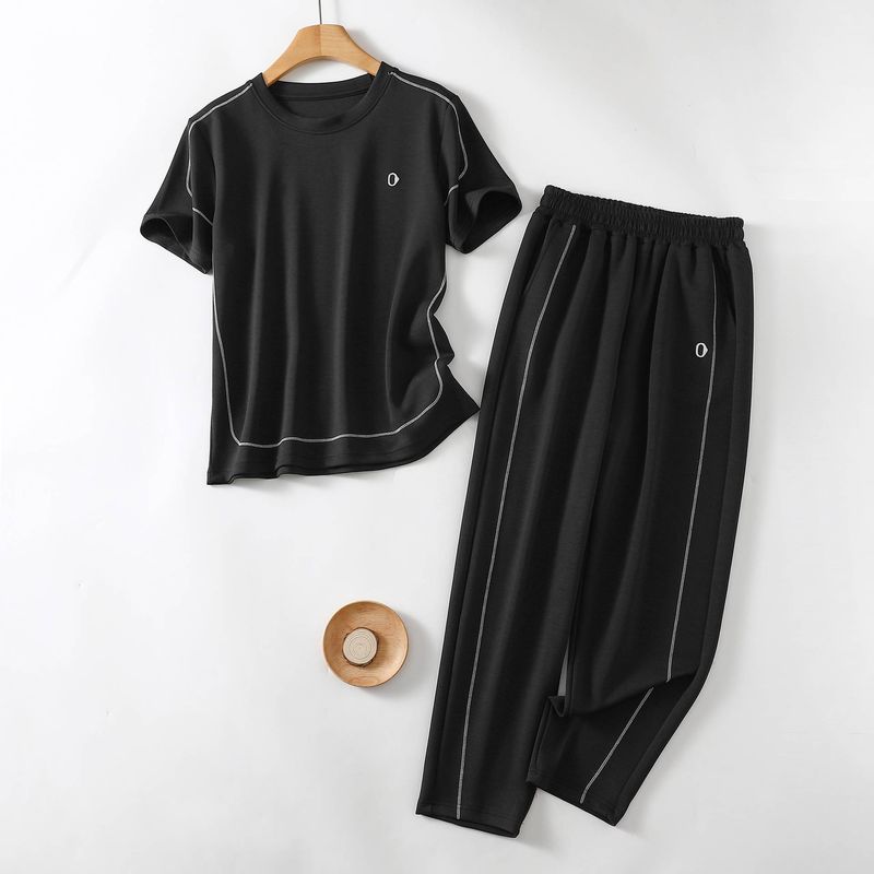 Lässiger, großer Damenanzug mit kurzen Ärmeln und langen Hosen_voghion.com