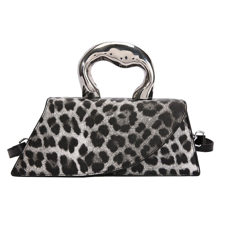 New Original Versatile Outgoing High Capacity Advanced Makeup Bag with High Beauty Value Portable Leopard Pattern Shoulder Bag_voghion.com