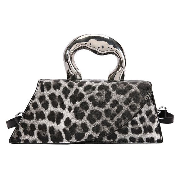 New Original Versatile Outgoing High Capacity Advanced Makeup Bag with High Beauty Value Portable Leopard Pattern Shoulder Bag_voghion.com