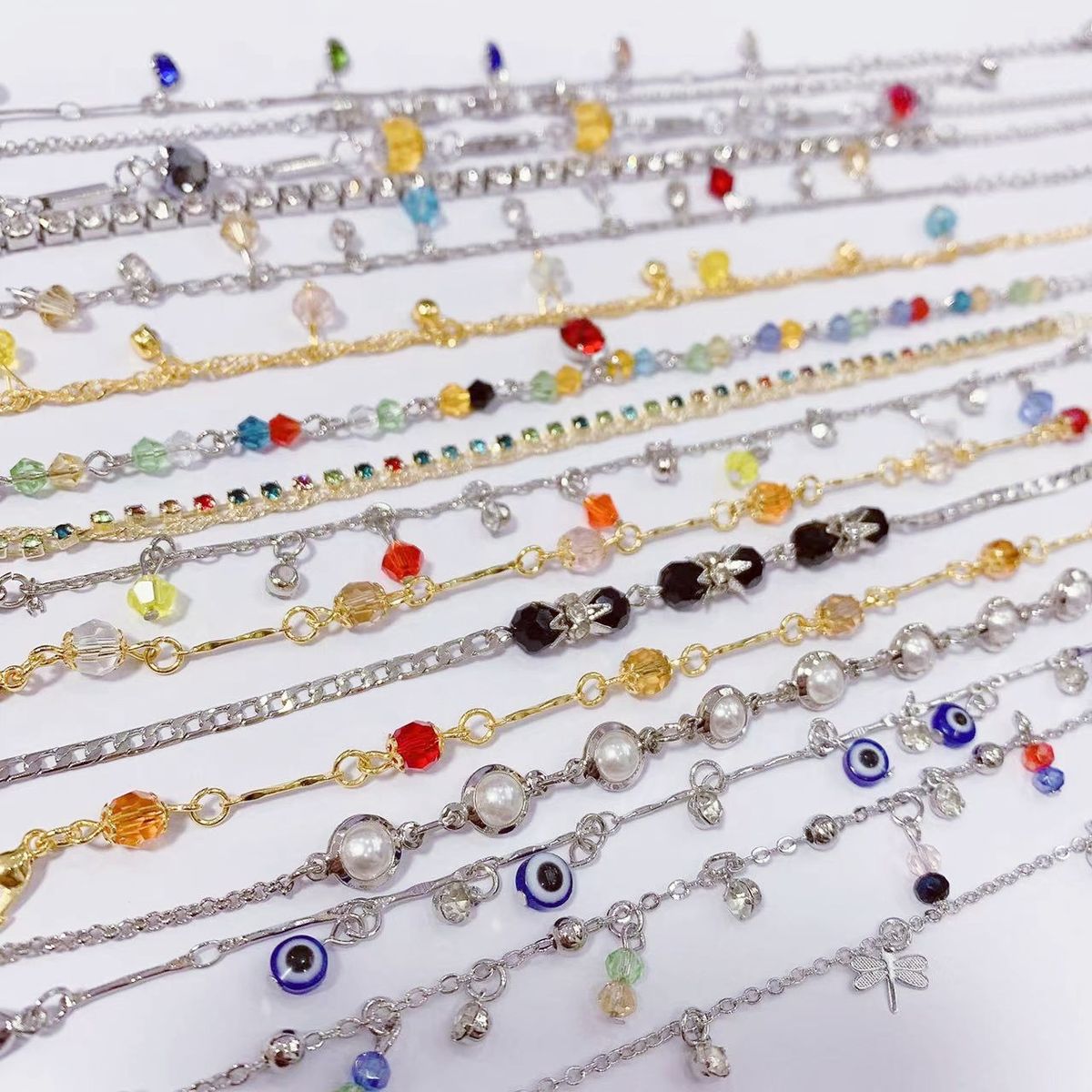 Sonderangebot: Hunderte hochwertiger mehrfarbiger Fußkettchen und Armbänder für Damen_voghion.com