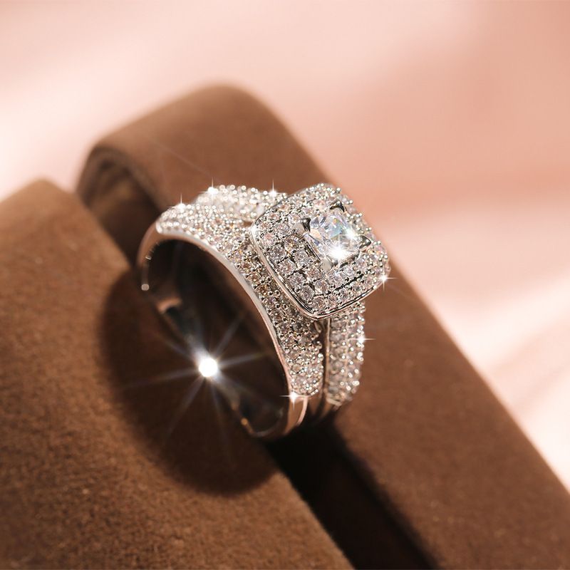 Anillo popular, lleno de diamantes, anillo de pareja con diamantes cuadrados estilo princesa con incrustaciones suaves, anillo de compromiso elegante y lujoso para mujer._voghion.com
