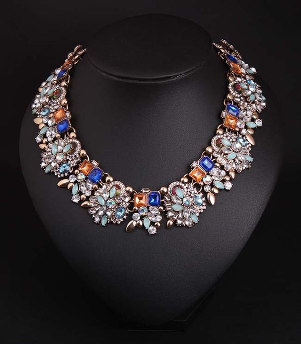 Collana esagerata alla moda retrò personalizzata con diamanti colorati e corta per clavicola per accessori da donna_voghion.com