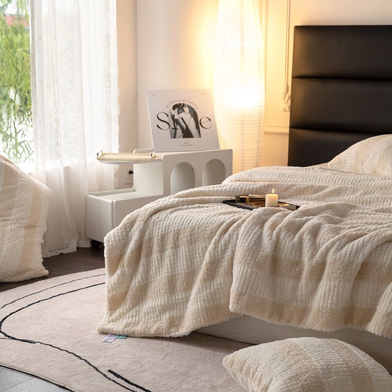 Verdickte, weiche Decke aus Lammwolle, Pausendecke_voghion.com