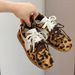 Nuevas zapatillas de entrenamiento alemanas con estampado de leopardo y crin de caballo que aumentan la altura de 6 cm para mujer, clásicas de primavera con doble cordón C_voghion.com