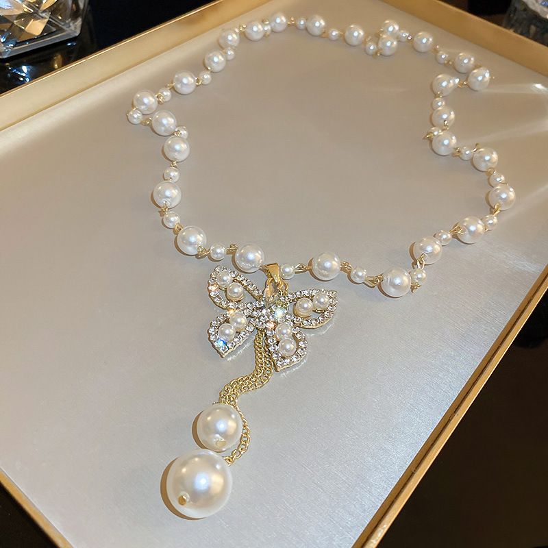 Pearl sweater chain plus long exaggerated little fragrance pendant accessories Fall/Winter Haute French Hepburn style necklace_voghion.com