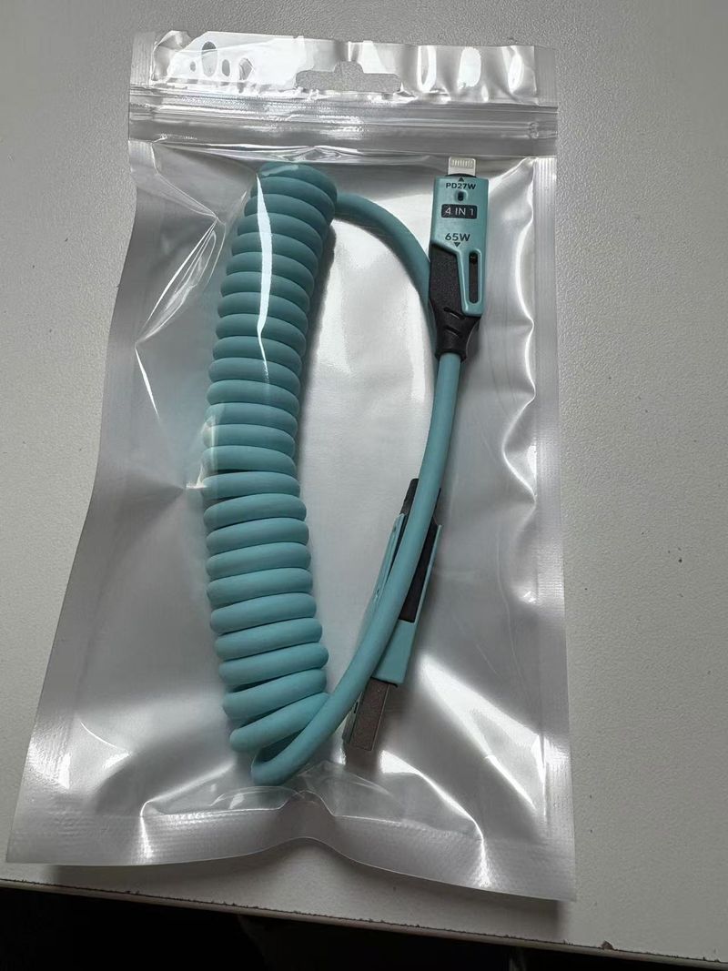 65W brzi teleskopski podatkovni kabel s oprugom četiri u jednom, pogodan za punjenje iPhonea putem Ty-C na dva konektora_voghion.com