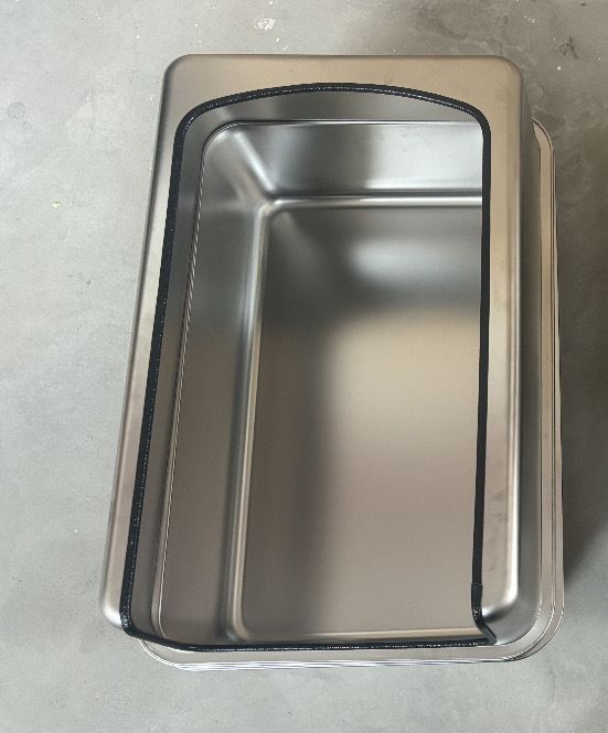 Edelstahl mit Spritzschutzdeckel, extra große Toilette mit Einstieg von oben, halbgeschlossene Katzentoilette mit Sandschutz_voghion.com