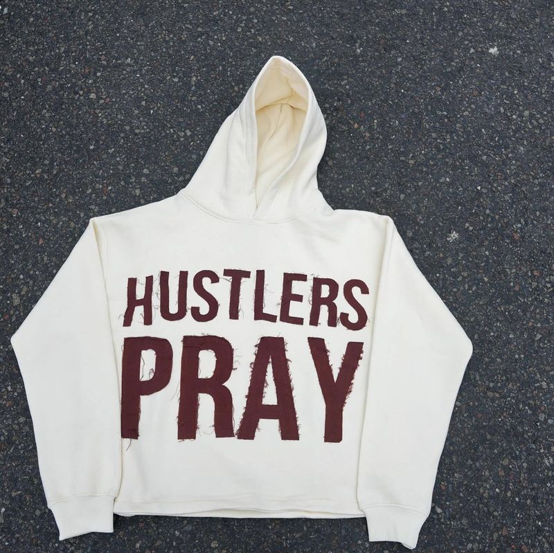 Sweat à capuche unisexe ample et polyvalent avec patch brodé 3D – Pull streetwear ample (blanc, rouge foncé) | Tailles S/M/L/XL_voghion.com