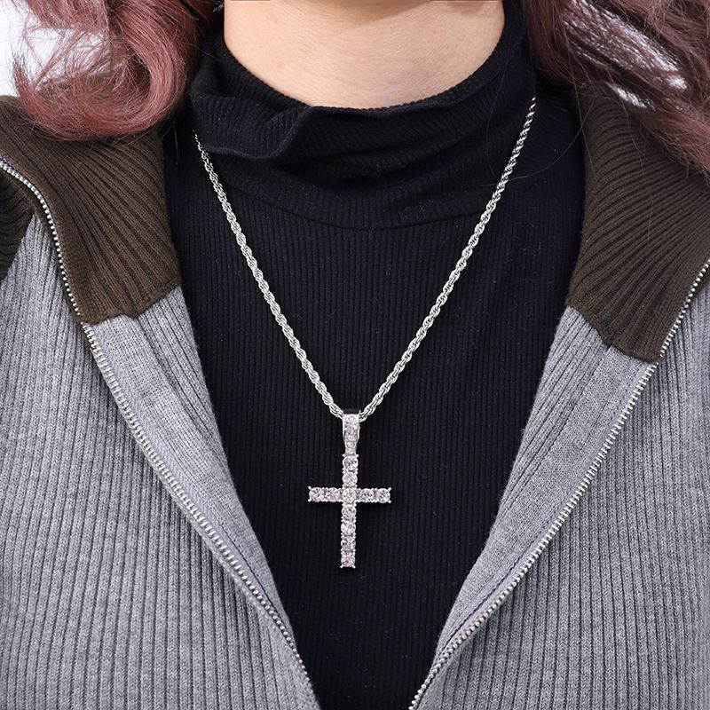 Collana unisex intrecciata con ciondolo a croce semplice e lucente, con diamanti pieni_voghion.com