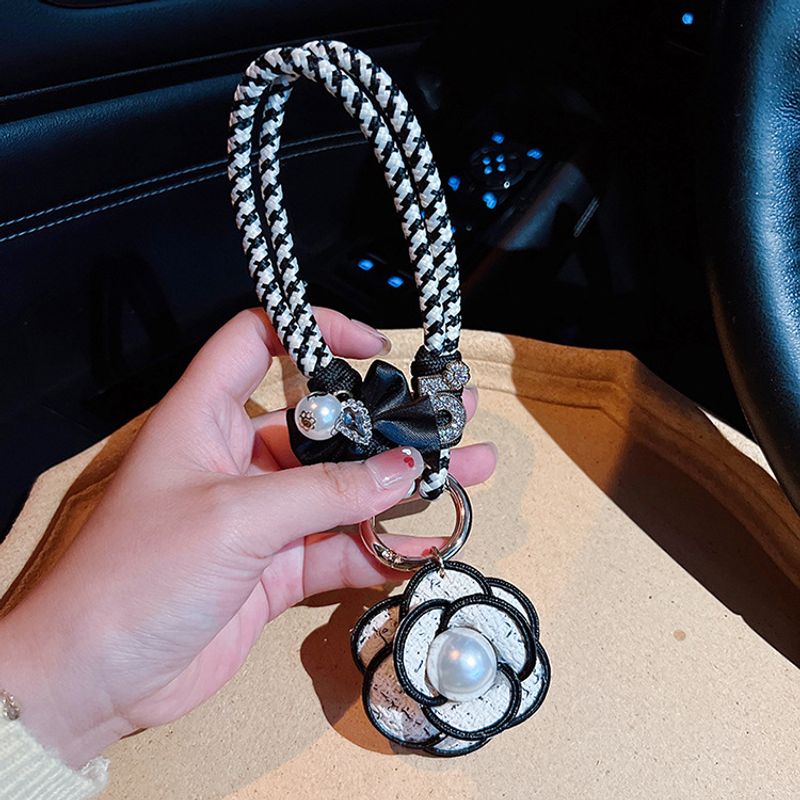 Creative Braided Black And White Bracelet Pearl Fashionable And Exquisite Small Fragrance Style Key Ring Car Bag Hanging_voghion.com