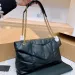 Designer-Tragetaschen für Damen, gesteppte Umhängetasche, weich gepolsterte modische Handtasche mit zwei Kettenriemen – lässig, leicht_voghion.com