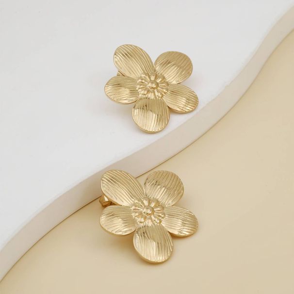 Advanced and exquisite stainless steel texture five leaf flower earrings for women, elegant and fashionable single item earrings, romantic earrings_voghion.com