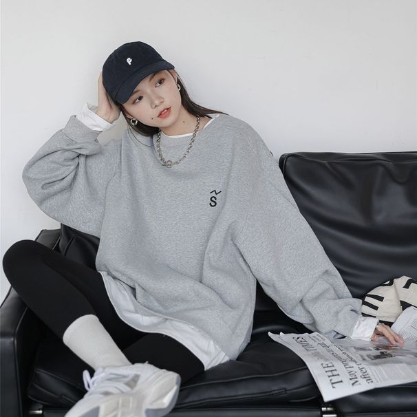 Løs, broderet hættetrøje i to dele i doven stil_voghion.com