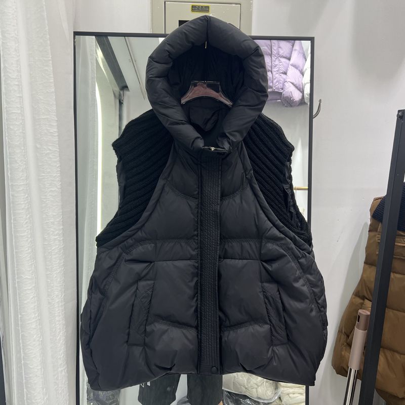 ​​"Women's Hooded Down Vest, Quilted Sleeveless Puffer Jacket With Knit Trim, Thickened Winter Waistcoat (Black/White//Chestnut/Brown)"​​_voghion.com