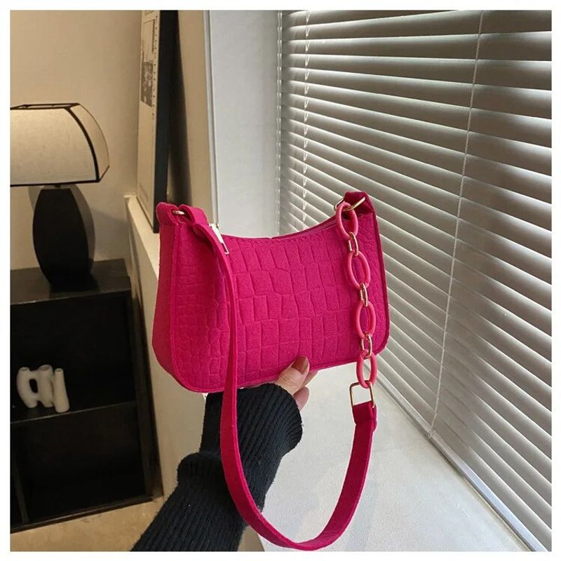 2022 autunno e inverno nuova moda borsa quadrata piccola borsa a tracolla popolare in feltro borsa a tracolla a catena casual in tinta unita_voghion.com
