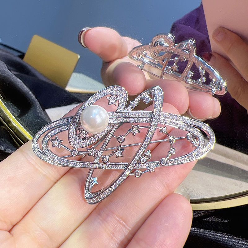 Nouvelle broche Saturne personnalisée ajourée et incrustée de diamants, épingle à perle haut de gamme, accessoire polyvalent_voghion.com