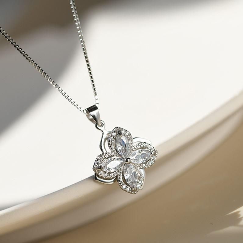 Rotating Four-leaf Clover Necklace Women's Fashion New Light Luxury Niche Sweater Chain High-end Collarbone Chain Pendant_voghion.com