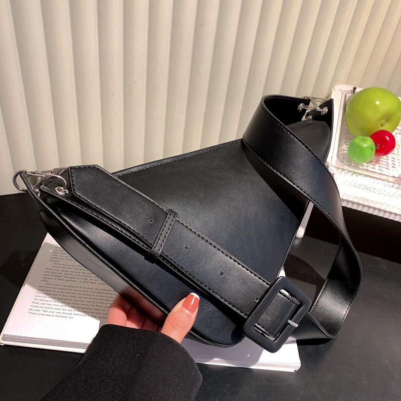 Sac de messager de mode femme Ins à la mode petit sac personnalité Triangle conception de Niche femme Simple sac cartable dames sac à bandoulière unique_voghion.com