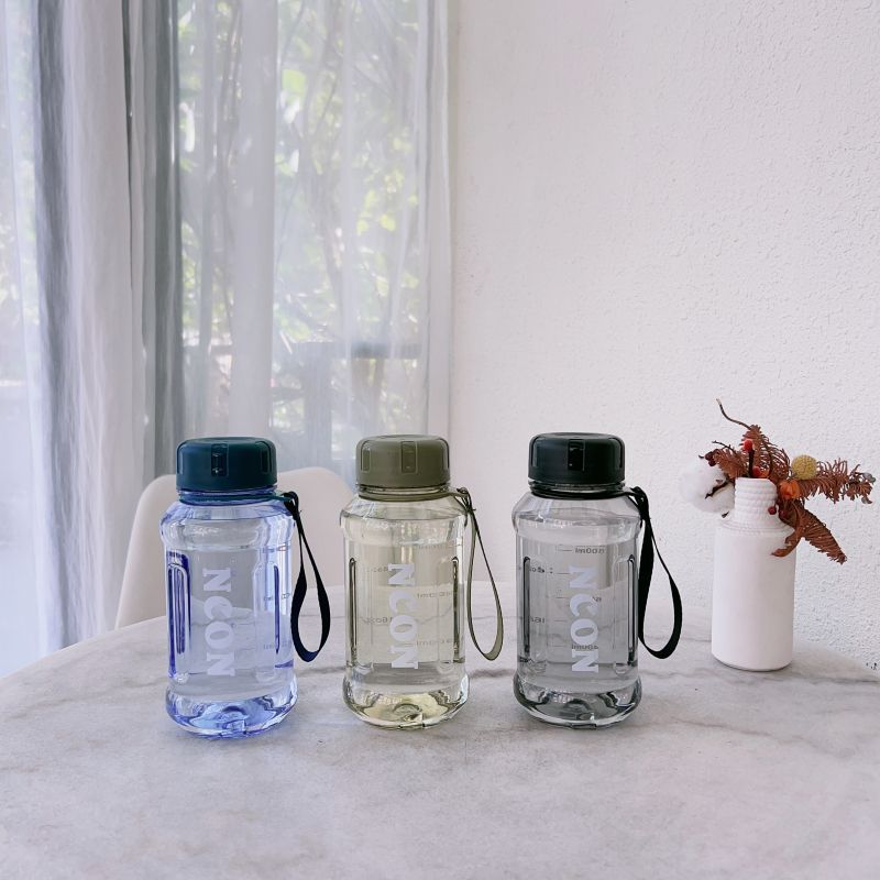 Tazza sportiva portatile in plastica per esterni, grande capacità, per uomo, estiva, filtro a rete resistente alle alte temperature e anti-goccia_voghion.com