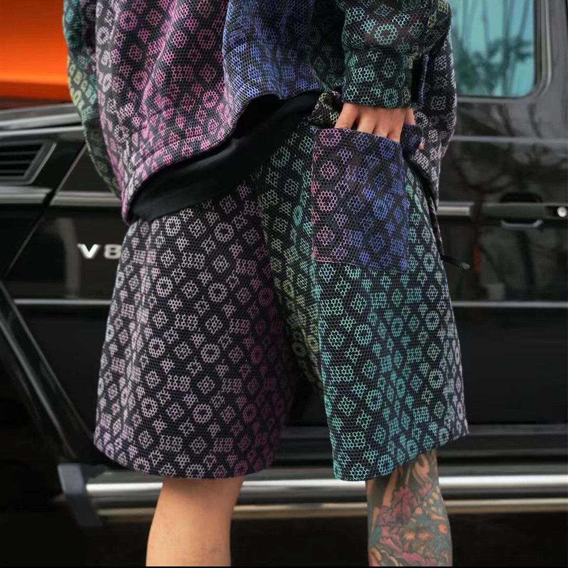 Men's Clothing New Spring And Summer Sun Protection Suit Neon Gradient Grid Personality Design Trendy All Match Breathable Jacket Shorts_voghion.com