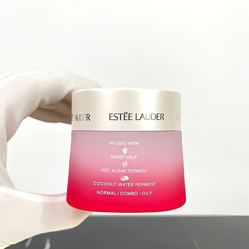 Cremă facială cu rodie. Hidratează și calmează. Luminează pielea. Reîntinerește pielea pe tot parcursul zilei._voghion.com