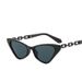 Trendige dreieckige Sonnenbrille mit Metallkette, modisch, Internet-Star, konkav geformt, gestreift – perfekt für Posen und als Accessoire._voghion.com