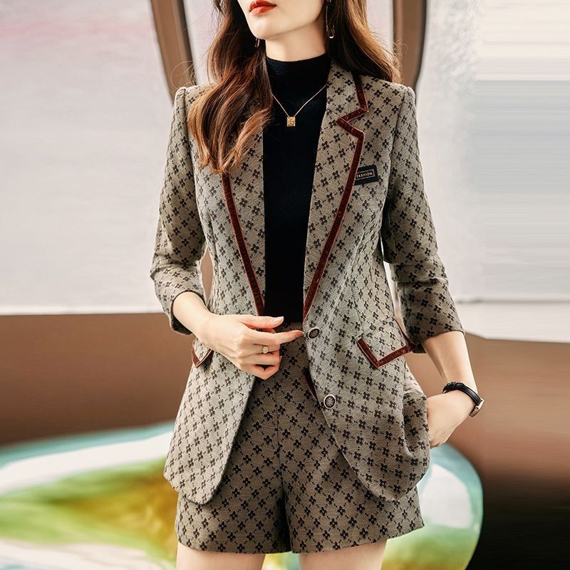 Damenbekleidung Karierte Anzugjacke High-End-Damentemperament High-End-Sinn in diesem Jahr beliebter professioneller Anzug Shorts Anzug_voghion.com