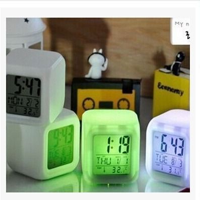 Mood-Changing LED Alarm Clock With 7 Color Shifts - Modern Digital Clock With Soft Wake-Up Light, Battery Powered, Simple Design For Bedroom & Office​_voghion.com