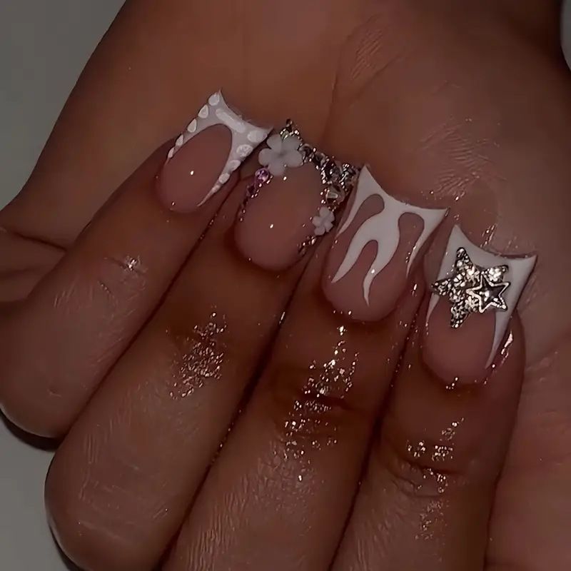 Sweet Cool Star Burst Diamond Nail Stripes Duckbill Short Detachable False Nails Finished Product_voghion.com