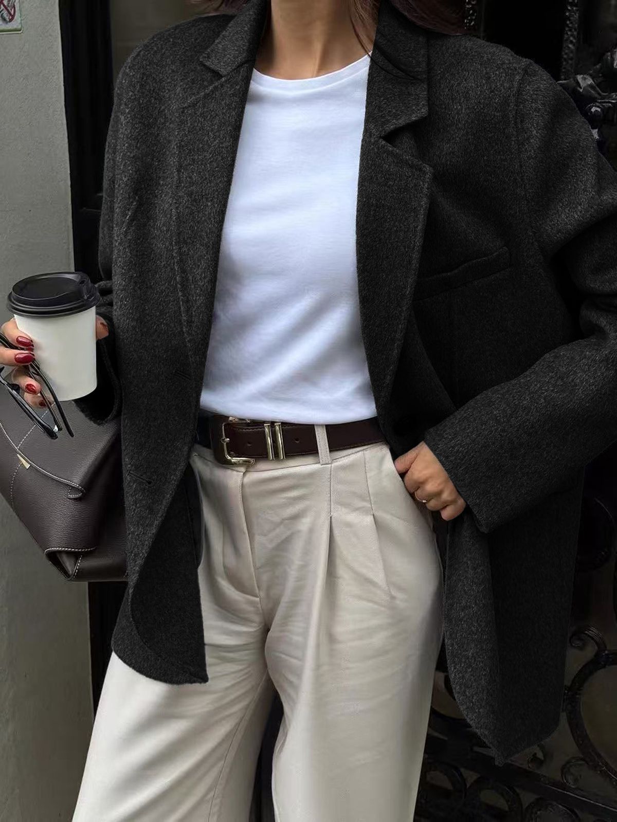 Lässiger Premium-Blazer in Volltonfarbe für Damen im Herbst und Winter 2025_voghion.com