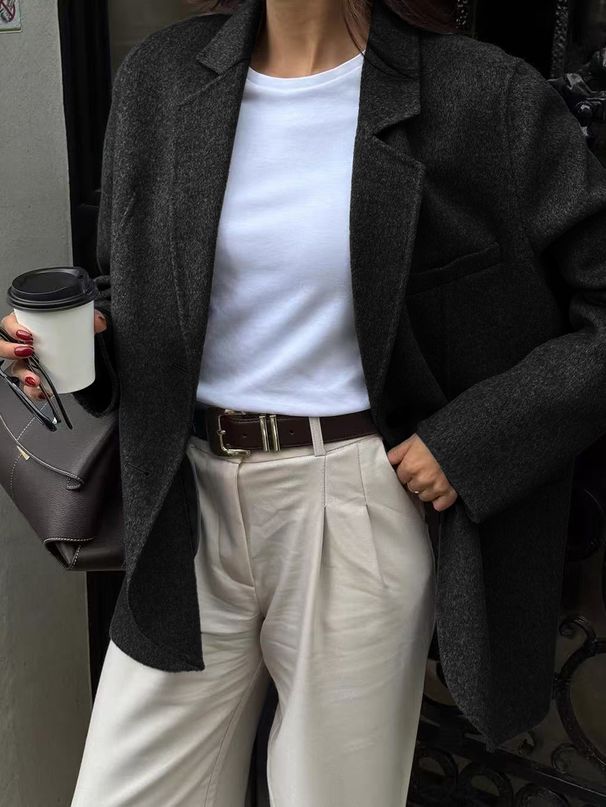 Lässiger Premium-Blazer in Volltonfarbe für Damen im Herbst und Winter 2025_voghion.com