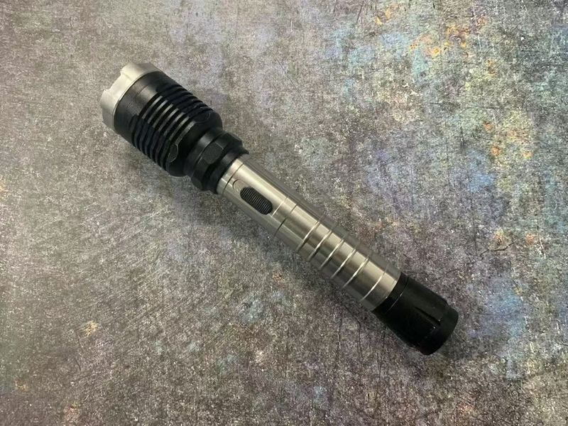 Direkt Patrol Outdoor staark Liicht Taschenlampe kann fir Exploratioun a Sich gelueden ginn HY-1315_voghion.com