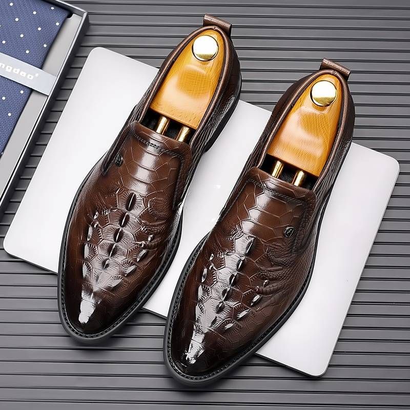 Neue Mode Herren Britische Schwarze Business Casual Loafer Schuhe Tägliches Fahren Büro Lederschuhe Ein Fußpedal Lazy Brown Bankett Kleid Hochzeit Herren_voghion.com