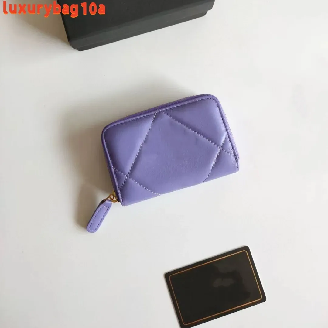 Designer-Kartenhalter für Damen, gestepptes Lammleder, Münzgeldbörse – kompakte Geldbörse für Damen mit Vintage-Hardware_voghion.com