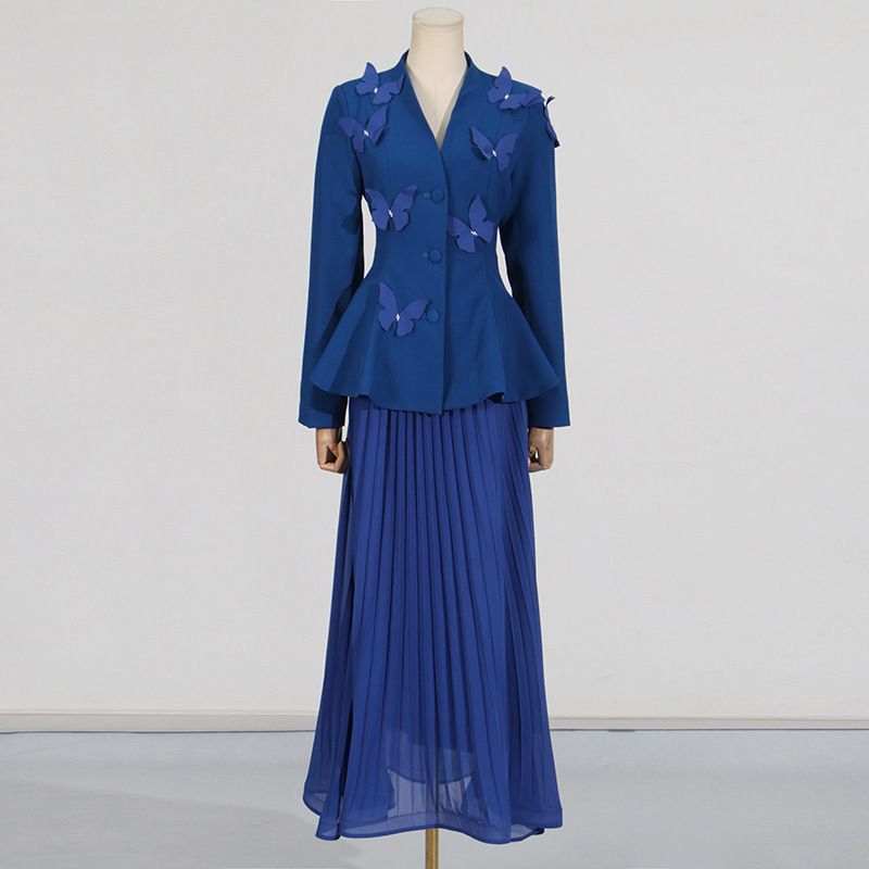 Abbigliamento da donna elegante e versatile, ampio e tridimensionale, con gonna a maniche lunghe e volant a fiori_voghion.com