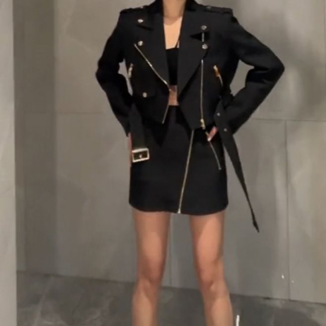 Neue vielseitige Shorts für Damen im koreanischen Stil, trendige Motorradjacke mit Reißverschluss, Anzugkragen und Hardware-Hardware, Reißverschluss, Anzugkragen, Frühjahr 2025_voghion.com