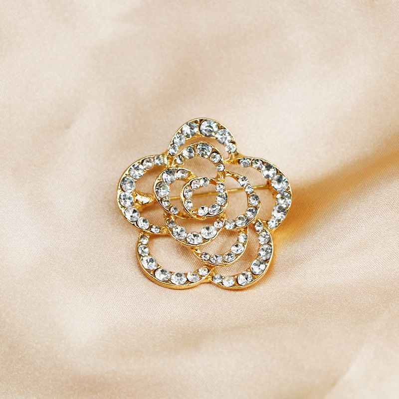 Korean version of small fragrant style high-end rose, fashionable brooch, elegant and minimalist clothing, suit,_voghion.com