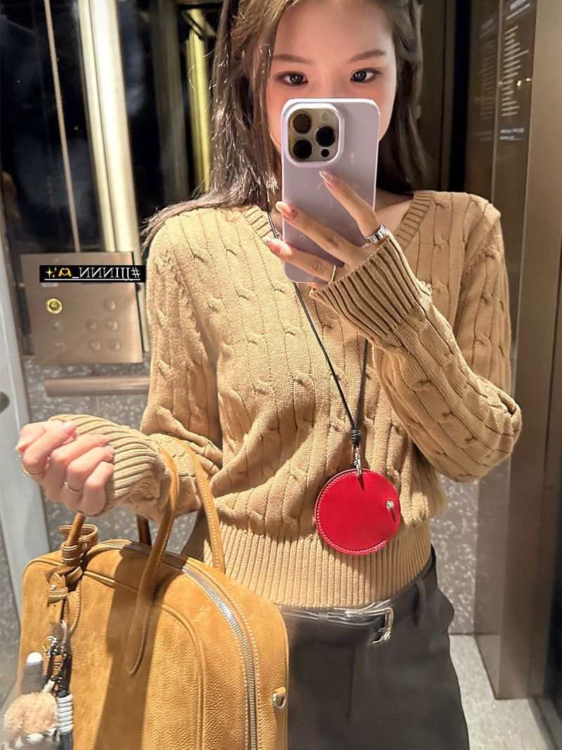 Damen-Pullover mit Zopfmuster und V-Ausschnitt – Besticktes Herbstoberteil im College-Stil | Weich strukturierter Pullover für Freizeit und Lagenlook_voghion.com