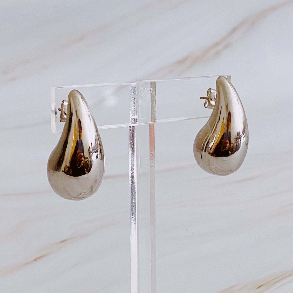 Statement Hollow Teardrop Stud Earrings_voghion.com